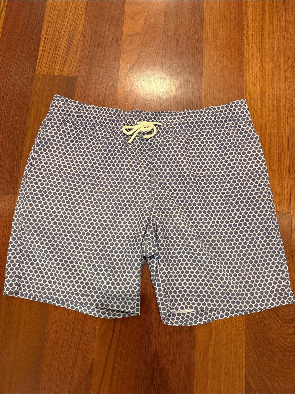 Faherty Brand Men's Navy & White Scallop Print Swim Shorts